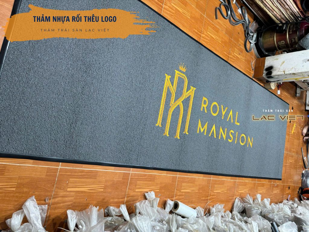 tham-nhua-roi-logo-chong-truot